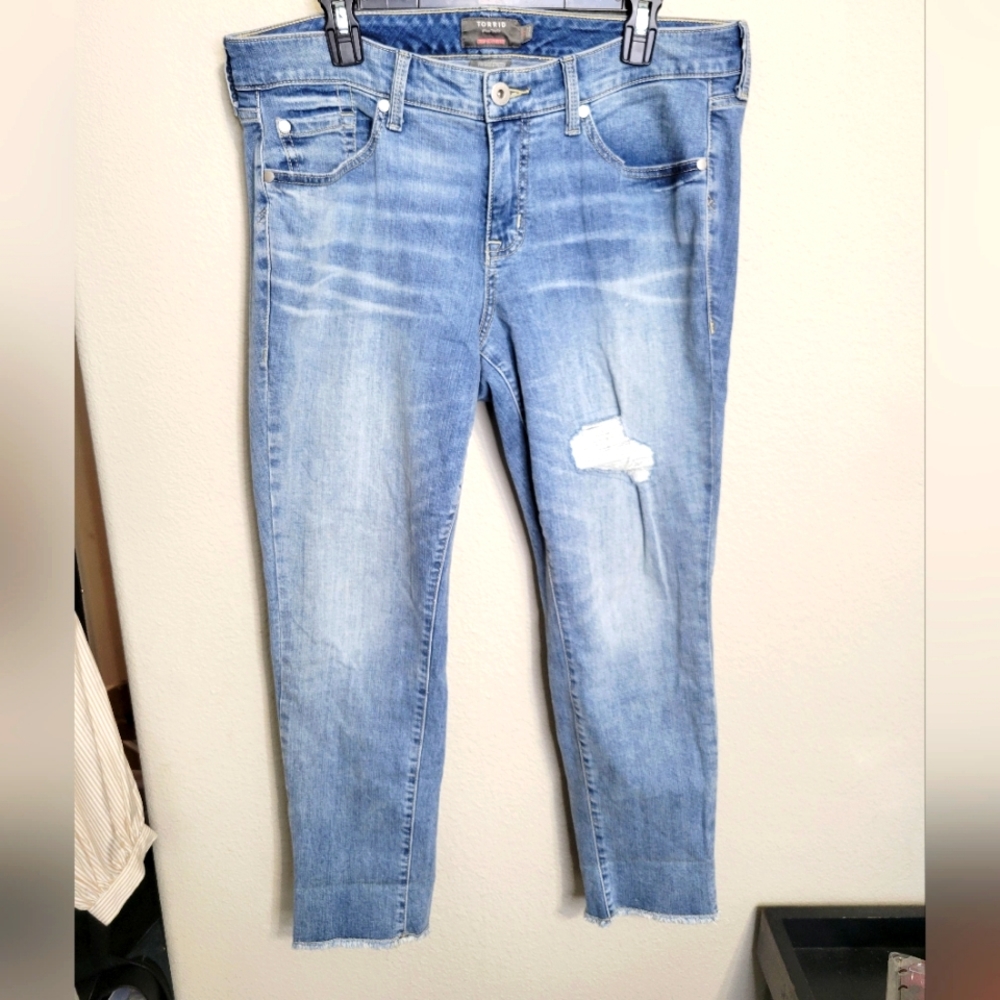 Torrid Vintage stretch cropped boyfriend jean size 12 Like new